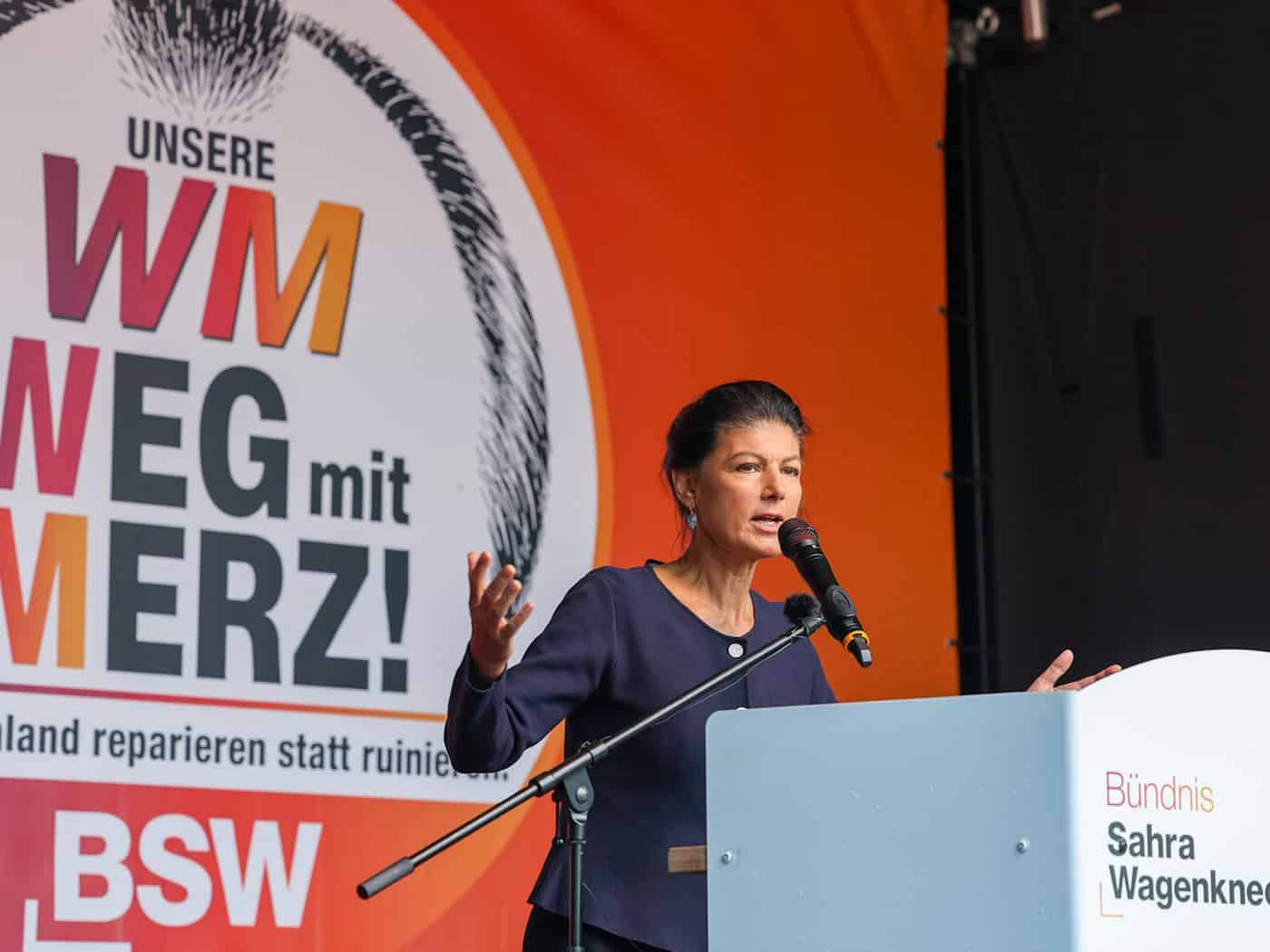 Sahra Wagenknecht sieht für die Brombeer-Koalition in Thüringen kaum gemeinsame Grundlagen. Ihr Vorschlag: ein parteiunabhängiger Ministerpräsident mit wechselnden Mehrheiten. (Archivbild) / Foto: Peter Gercke/dpa