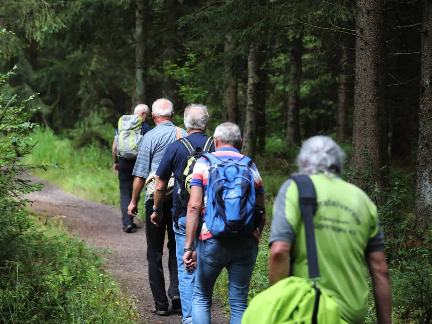 Zum 34. Thüringer Wandertag in Bad Tabarz waren auch viele Senioren unterwegs. (Symbolbild) / Foto: Bodo Schackow/dpa-Zentralbild/dpa