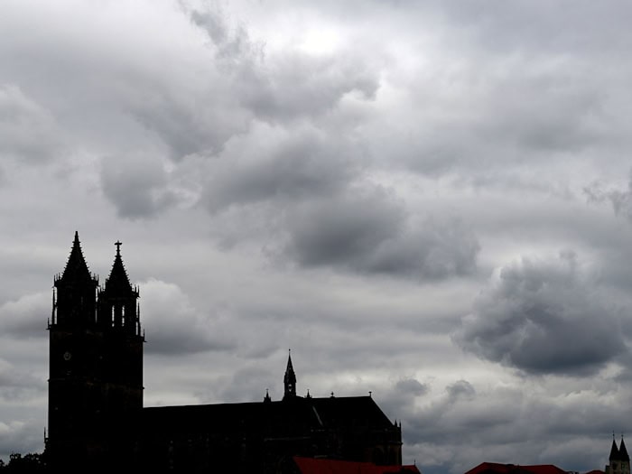 Viele Wolken sind zum Wochenstart über Sachsen, Sachsen-Anhalt und Thüringen zu erwarten. (Archivbild) / Foto: Hendrik Schmidt/dpa-Zentralbild/dpa