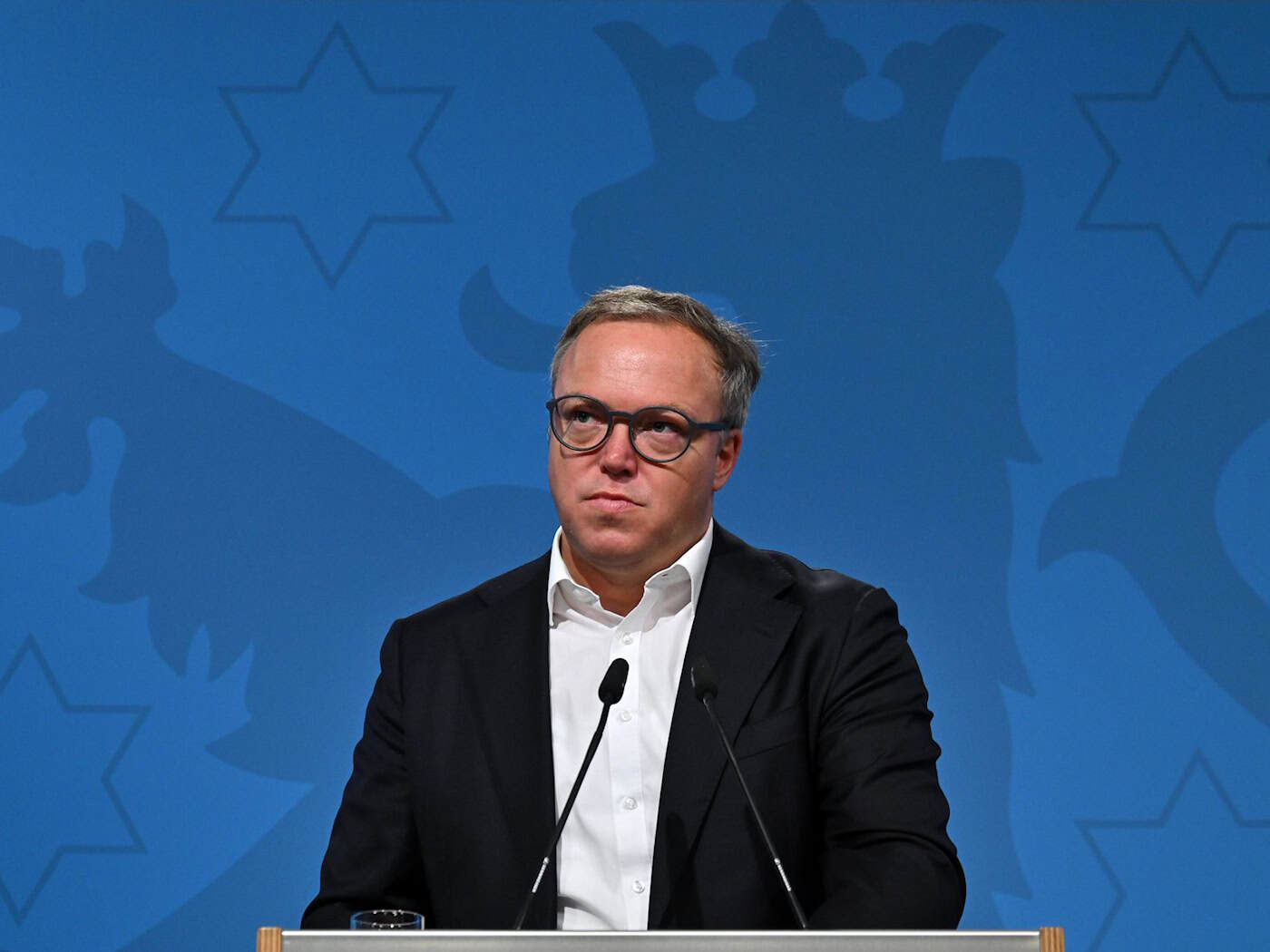 Thüringens Ministerpräsident Mario Voigt (CDU) steht in der Kritik, weil mehrere seiner Reden und Gastbeiträge mit Hilfe von KI erstellt worden sein sollen. (Archivbild) / Foto: Martin Schutt/dpa