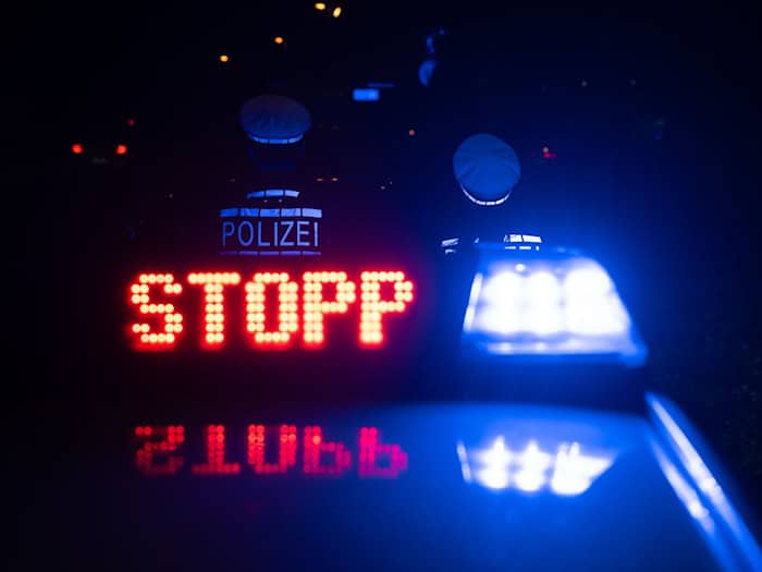 Ein 41-Jähriger ist vor der Polizei geflohen. (Symbolbild) / Foto: Marijan Murat/dpa