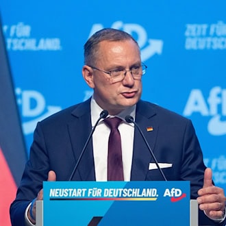 Er trete gerne im Westen Deutschlands auf, betont Tino Chrupalla, alter und neuer Co-Vorsitzender der AfD, beim Parteitag in Erfurt. / Foto: Sebastian Kahnert/dpa
