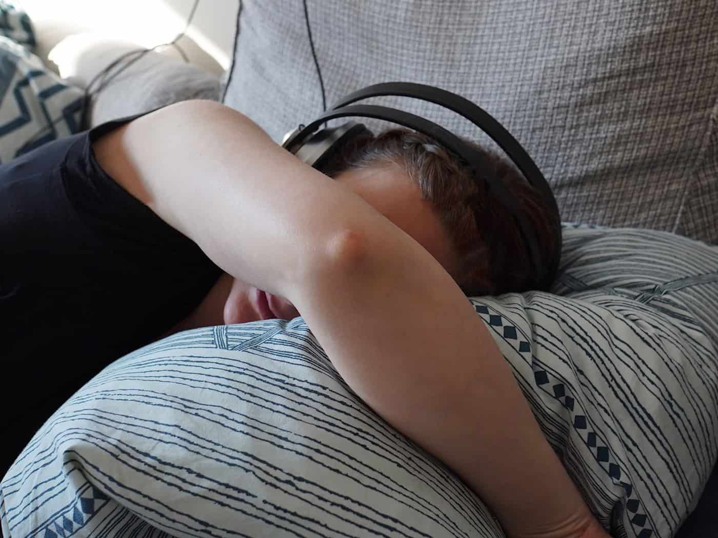 Extreme Erschöpfung, Muskelschmerzen, Herzrasen, Licht- und Geräuschempfindlichkeit: Die schwere Krankheit Myalgische Enzephalomyelitis/Chronisches Fatigue Syndrom (ME/CFS) wurde in der Corona-Pandemie ebenso wie Long- und Post Covid zum Thema. (Symbolbild) / Foto: dpa