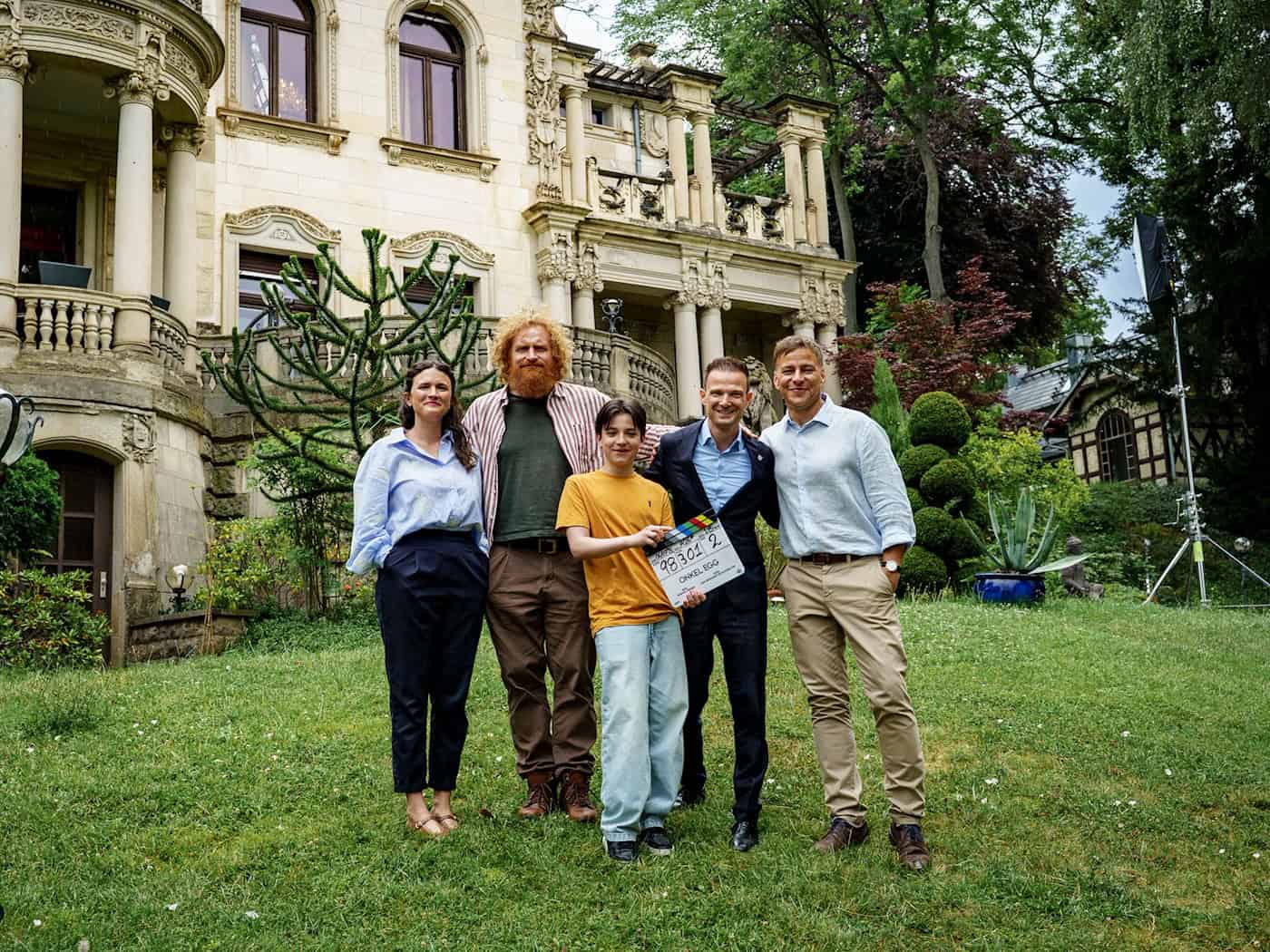 Staatskanzlei-Chef Stefan Gruhner hat das Filmteam am Set des deutsch-norwegischen Kinofilms «Uncle Egg» besucht. / Foto: Anke Neugebauer/Mideu Filmproduktion/Fjordic Film/Tellux Film/dpa