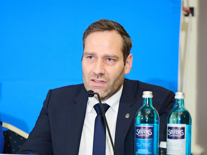 Bei vergangenen Großereignissen habe sich ein Mangel an Einsatzreserven gezeigt, sagt der GdP-Bundesvorsitzende Jochen Kopelke. (Archivbild) / Foto: Annette Riedl/dpa
