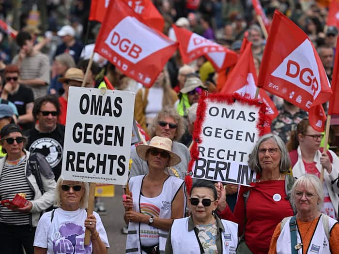 Juristischer Streit um Demonstrationsverbot in Erfurt entschieden. (Illustration) / Foto: Martin Schutt/dpa