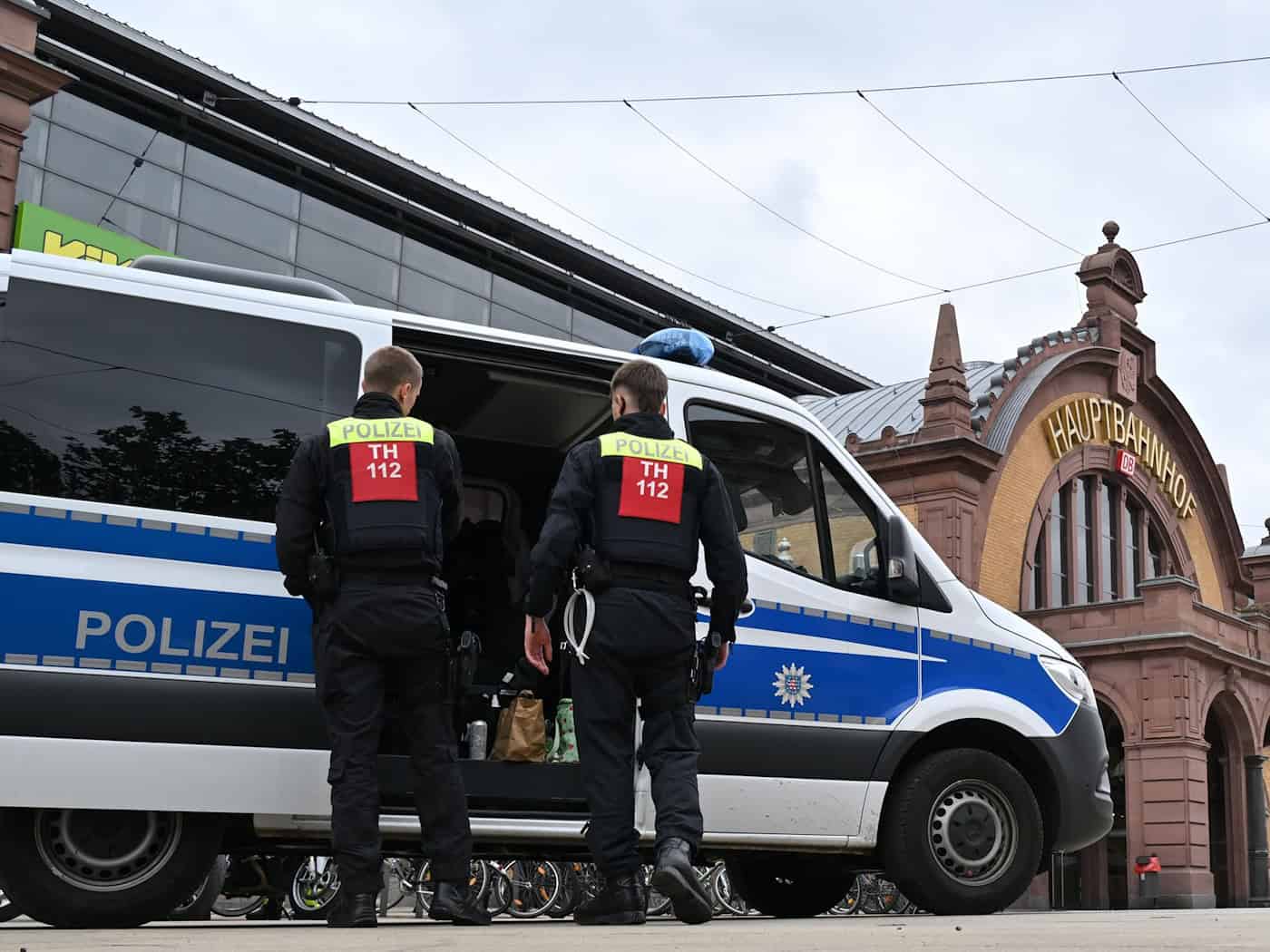 Innenminister lobt Polizei nach AfD-Parteitag in Erfurt. / Foto: Martin Schutt/dpa