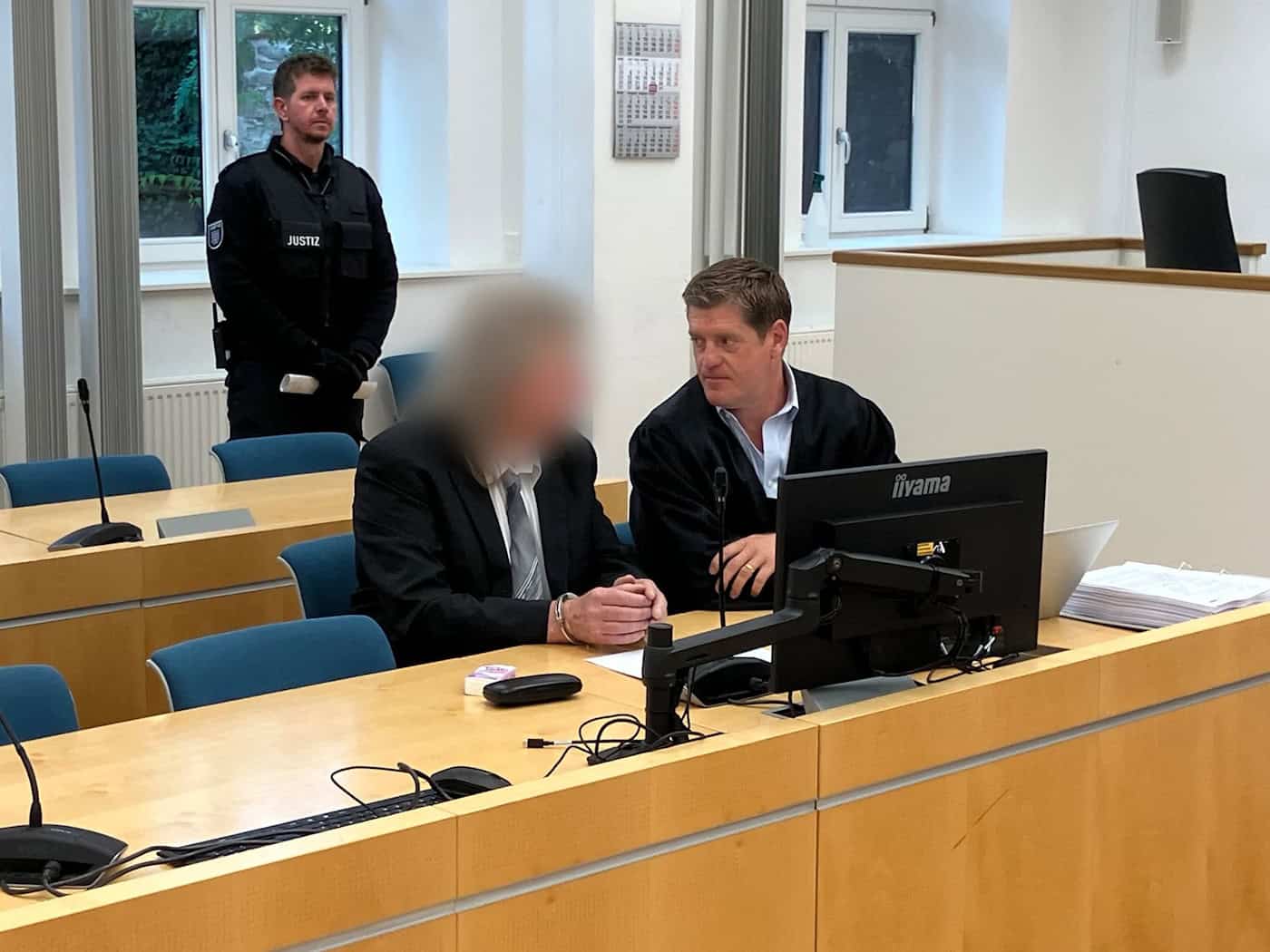 Mann vor Gericht: Wollte er seine Ehefrau anzünden?