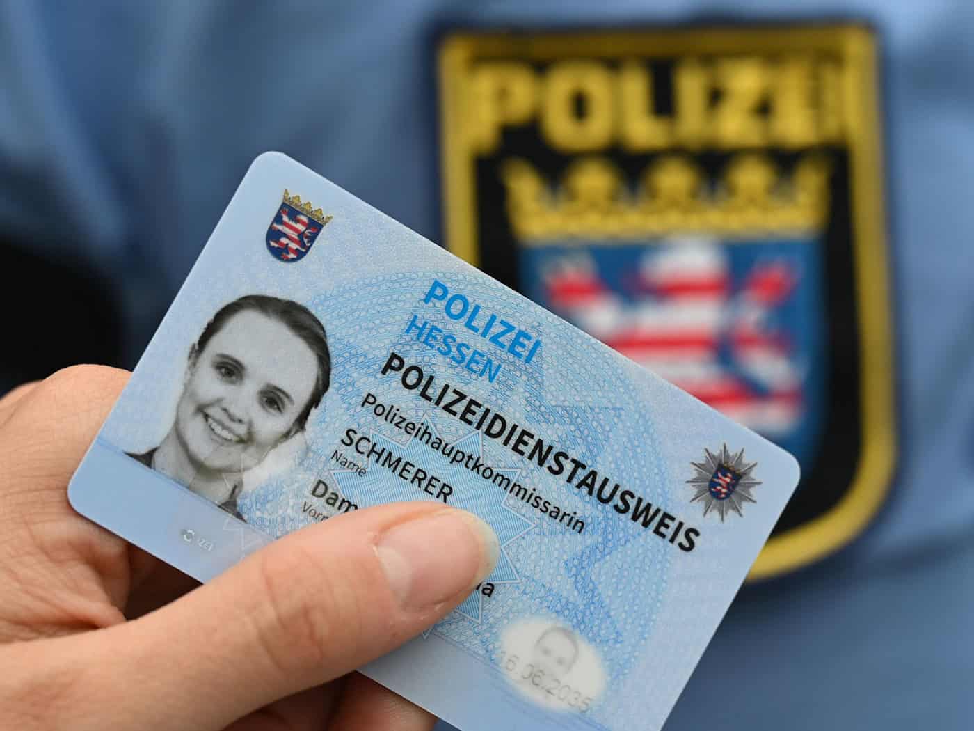 Neue Dienstausweise für Thüringer Polizeibeamte