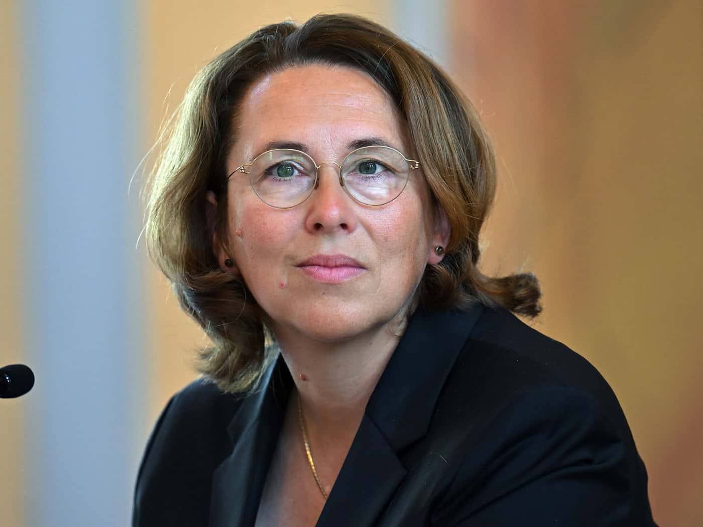 Thüringens Rechnungshofpräsidentin legt den Jahresbericht der Finanzkontrolleure vor. (Archivbild) / Foto: Martin Schutt/dpa