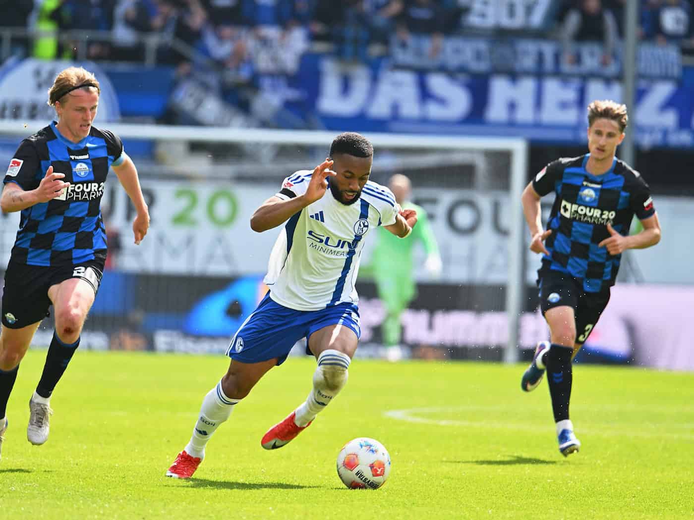 Bundesliga-Aufsteiger Schalke 04 gewinnt Test in Aue 4:2