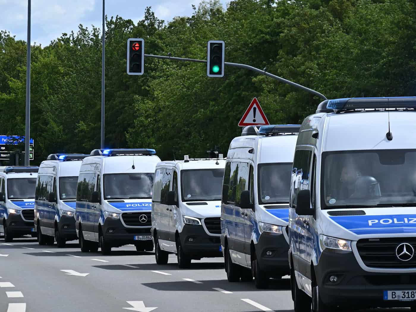 Tausende Einsatzkräfte der Polizei aus dem ganzen Bundesgebiet sind im Einsatz. / Foto: Martin Schutt/dpa