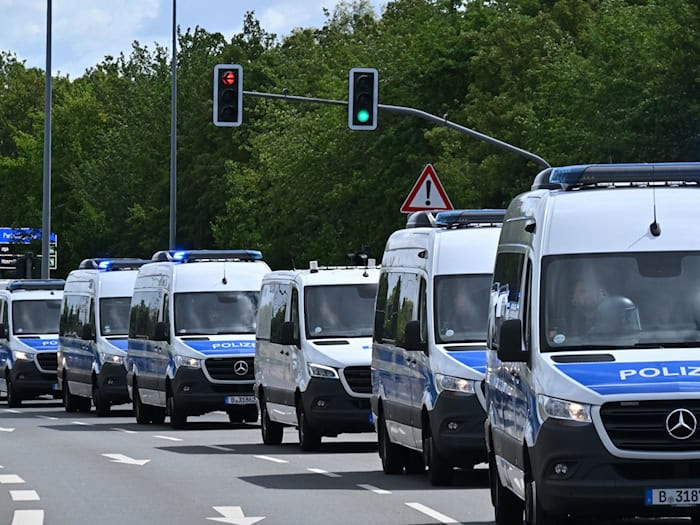 Tausende Einsatzkräfte der Polizei aus dem ganzen Bundesgebiet sind im Einsatz. / Foto: Martin Schutt/dpa