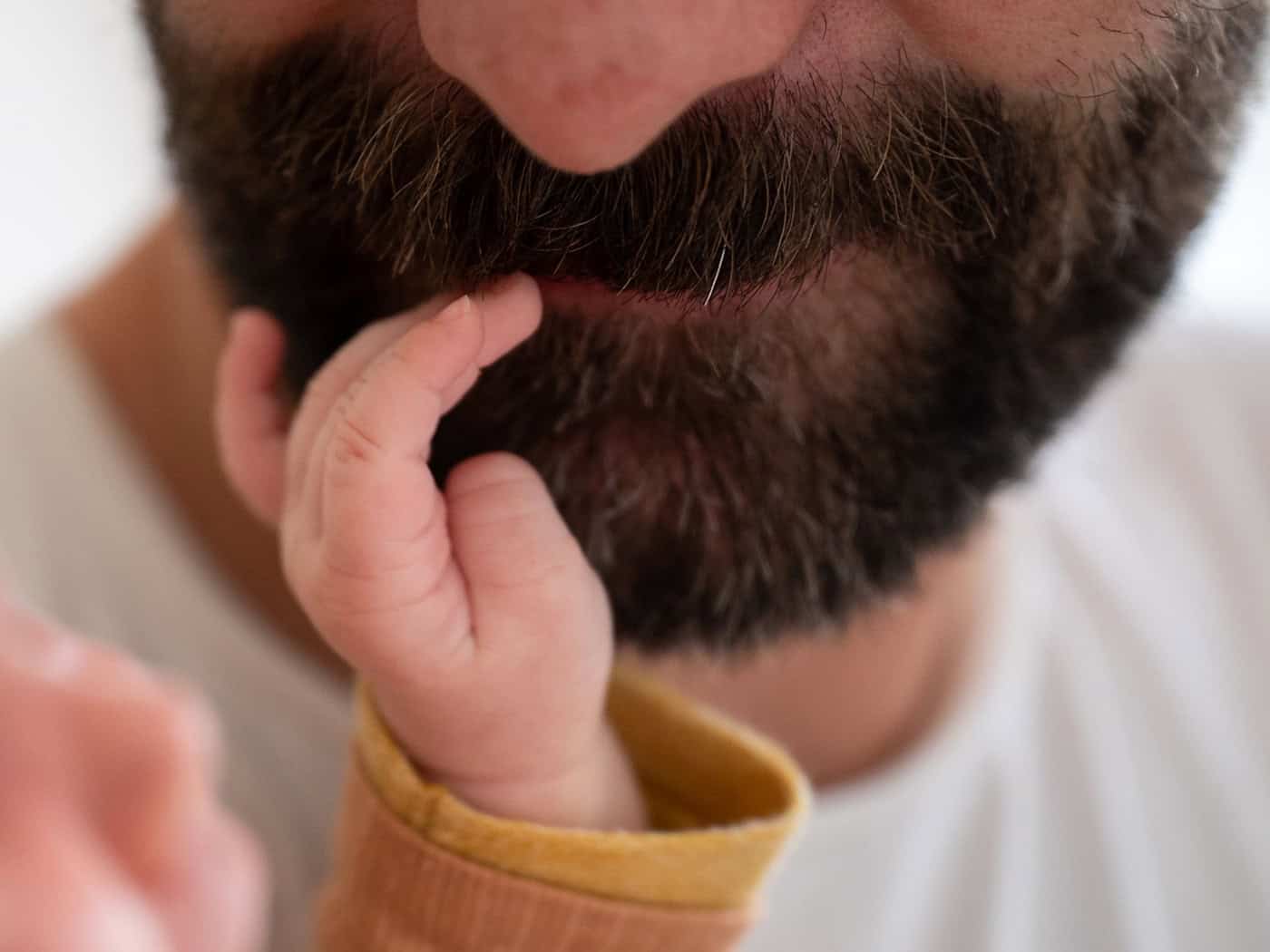 Wer Vater wird, kann unter bestimmten Voraussetzungen Elterngeld bekommen. (Symbolbild) / Foto: Sebastian Gollnow/dpa