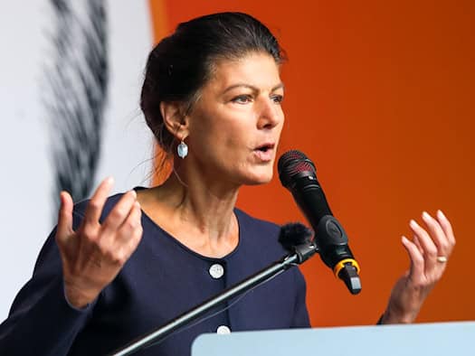 Wagenknecht: Singen der DDR-Hymne ist kein Skandal