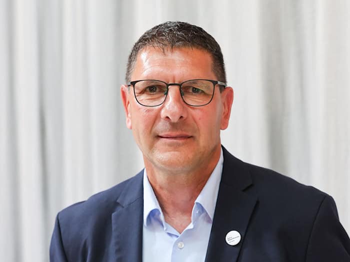 BSW-Politiker Thomas Schulze verweist auf eine zunehmende Zahl von Rentnern, die auf Sozialhilfe angewiesen sind .(Archivbild) / Foto: Peter Gercke/dpa