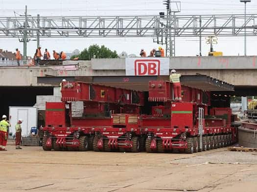 Bahn hebt 1.500-Tonnen-Brücke am Schmidtstedter Knoten in Erfurt an – Stahlteile werden auf Schäden geprüft