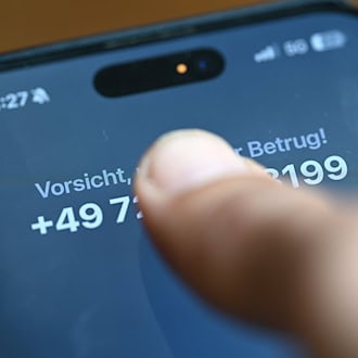 Falscher Kriminalbeamter betrügt 86-Jährige um 15.000 Euro