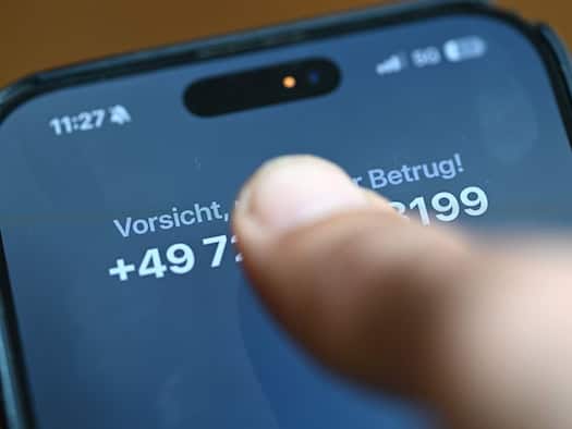 Falscher Kriminalbeamter betrügt 86-Jährige um 15.000 Euro