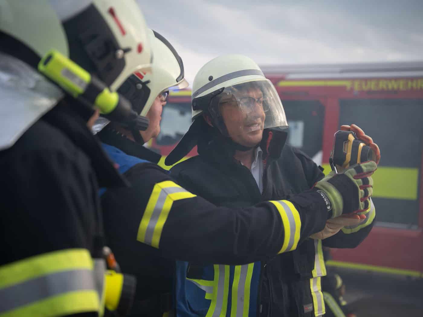 Dobrindt in Eisenach: Übung bei Berufsfeuerwehr, Debatte um Drohne und Grenze