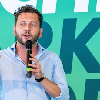 Grünen-Chef Banaszak für Demokratenbündnis in Sachsen-Anhalt