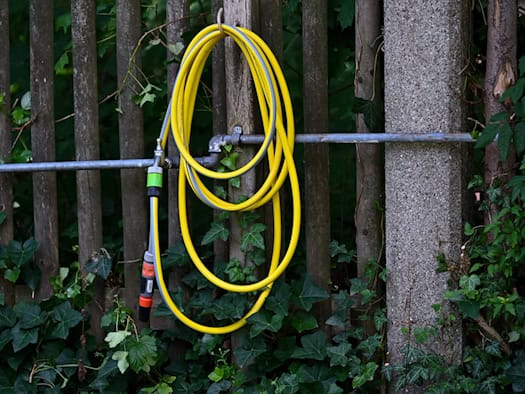 Haus in Kleingarten unter Wasser gesetzt