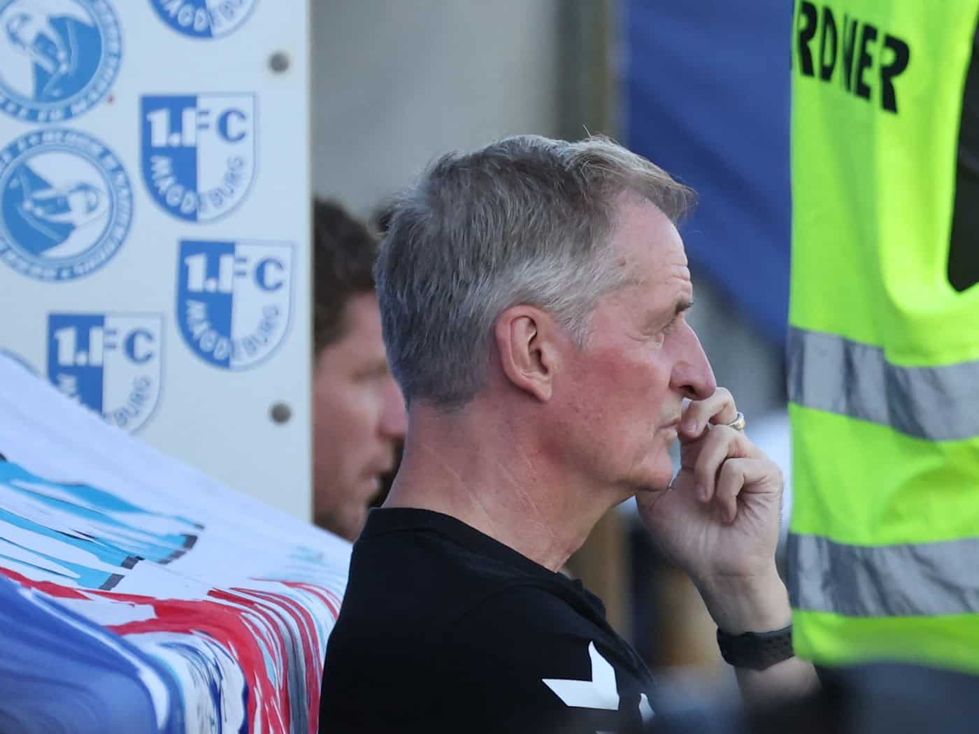 Magdeburg kritisiert Rasen nach 4:0-Sieg beim Bahlinger SC