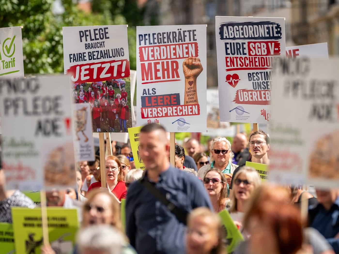 Pflegeprotest in Erfurt – Kritik an Kürzungsplänen