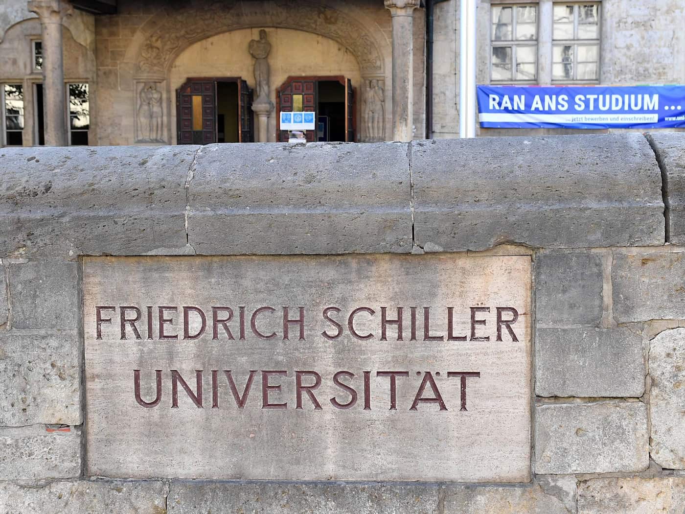 Universität Jena: Hauptgebäude nach Putzschaden wieder geöffnet