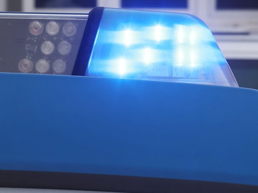 Rennradfahrer stürzt und verletzt sich schwer