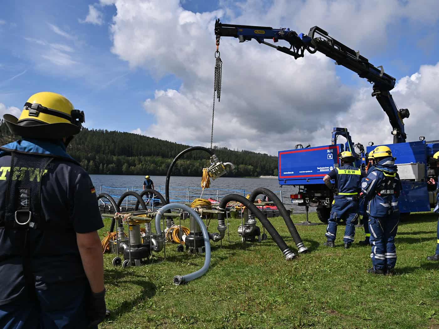 Mit Pumpen gegen das Kippen: Bergsee Ratscher wird abgestaut