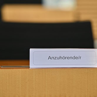 AfD-Verbot? Omas gegen Rechts schreiben Unions-Abgeordneten