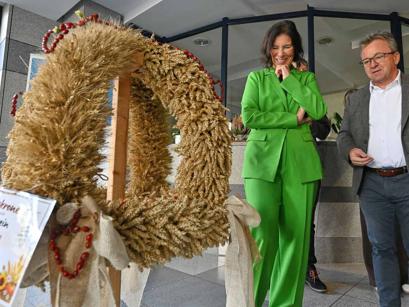 Erntekrone aus Westenfeld schmückt Landwirtschaftsministerium in Erfurt