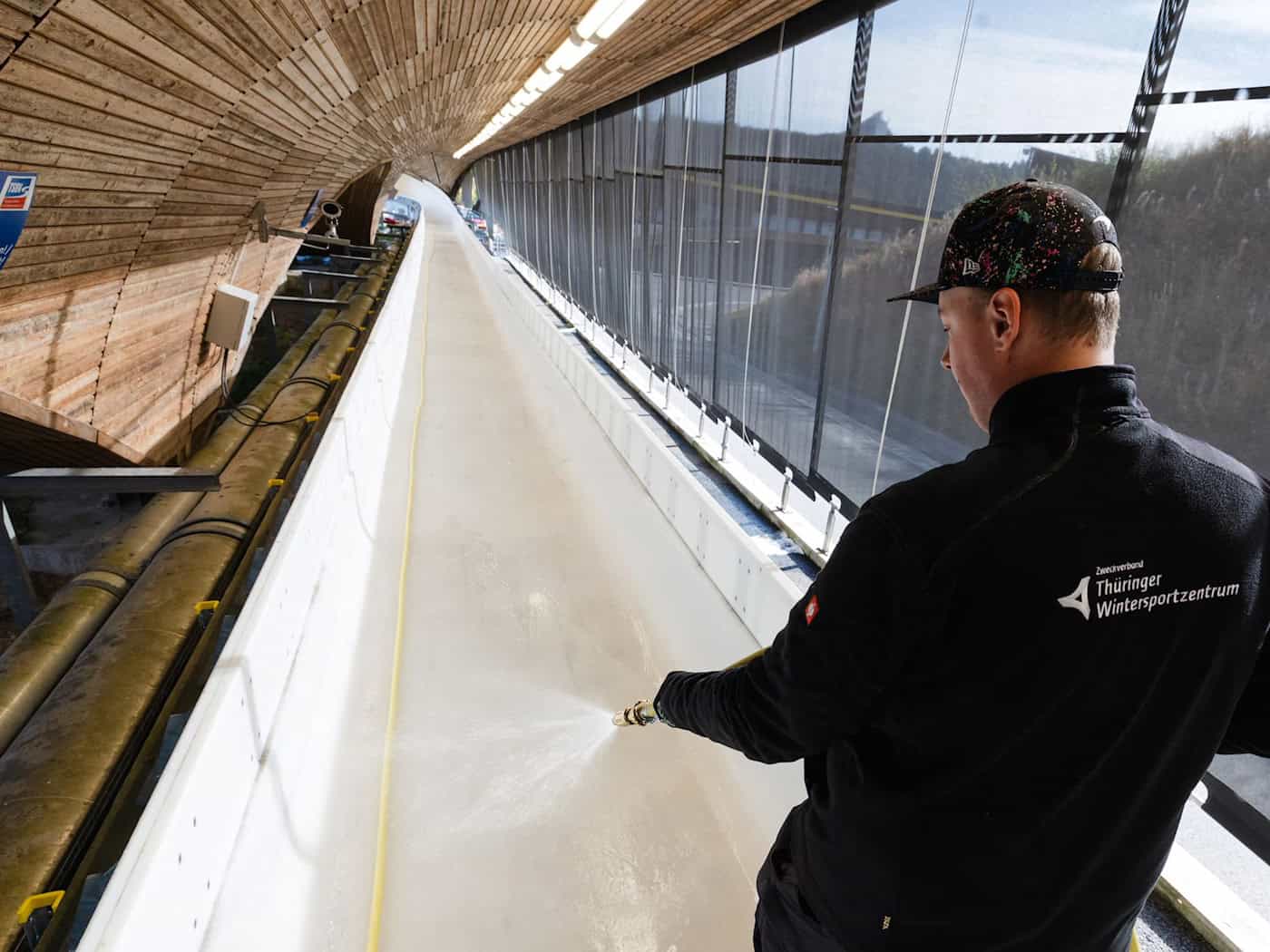 Kunsteis in fünf Tagen - Eiskanal Oberhof vor Saisonstart