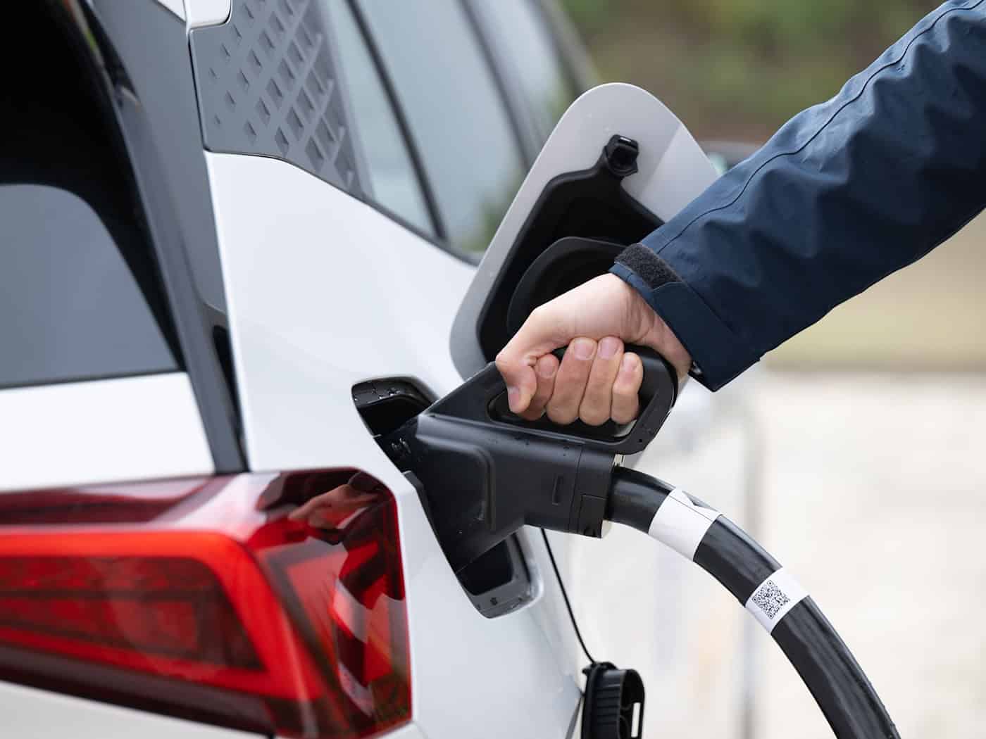 Ladenetz für E-Autos an Autobahnparkplätzen wird ausgebaut