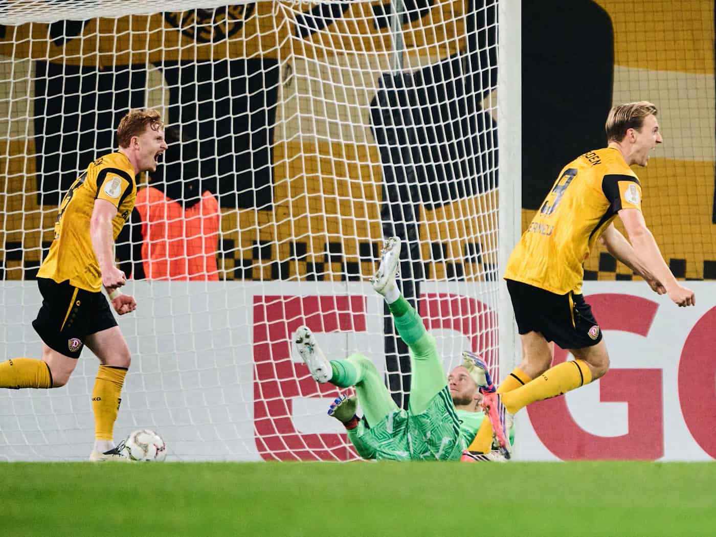 Dynamo Dresden erreicht Achtelfinale im DFB-Pokal nach 2:0 gegen Schalke 04