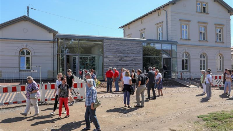 Nach 20 Jahren Leerstand «Generationenbahnhof» eröffnet