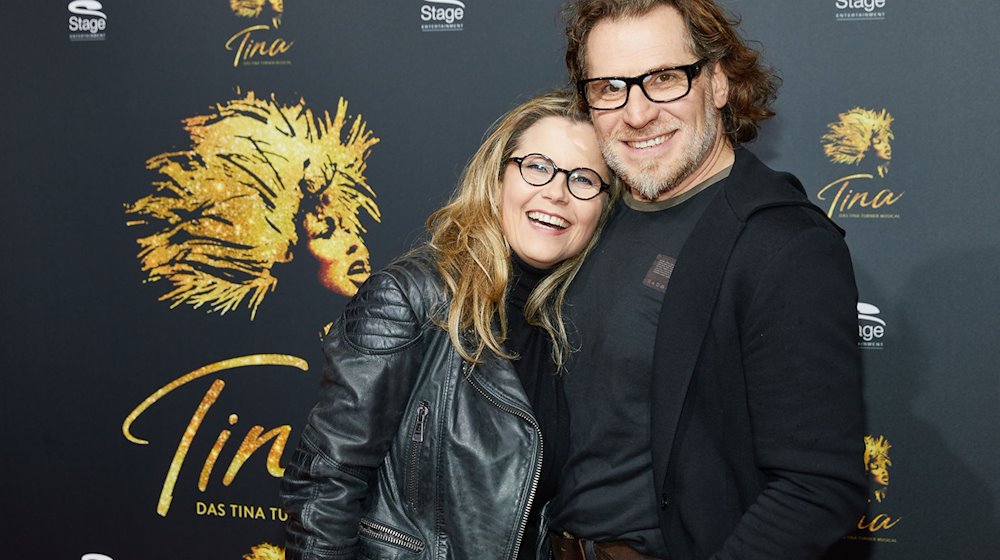 Michaela Schaffrath, Schauspielerin, und Carlos Anthonyo kommen zur Deutschland-Premiere des Musicals «Tina - Das Tina Turner Musical» im Operettenhaus. / Foto: Georg Wendt/dpa/Archivbild