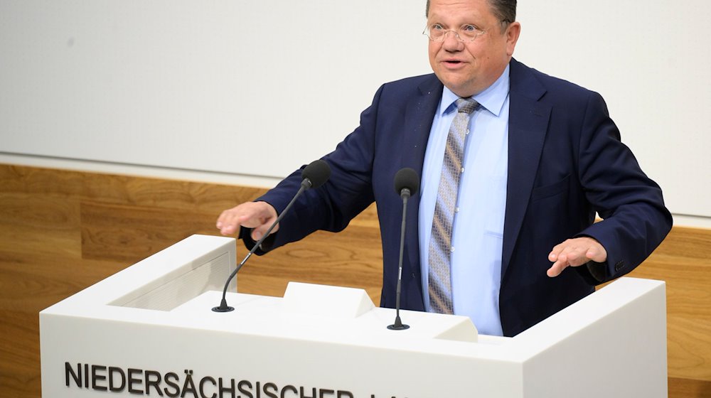 Andreas Philippi (SPD), Arbeitsminister von Niedersachsen. / Foto: Julian Stratenschulte/dpa