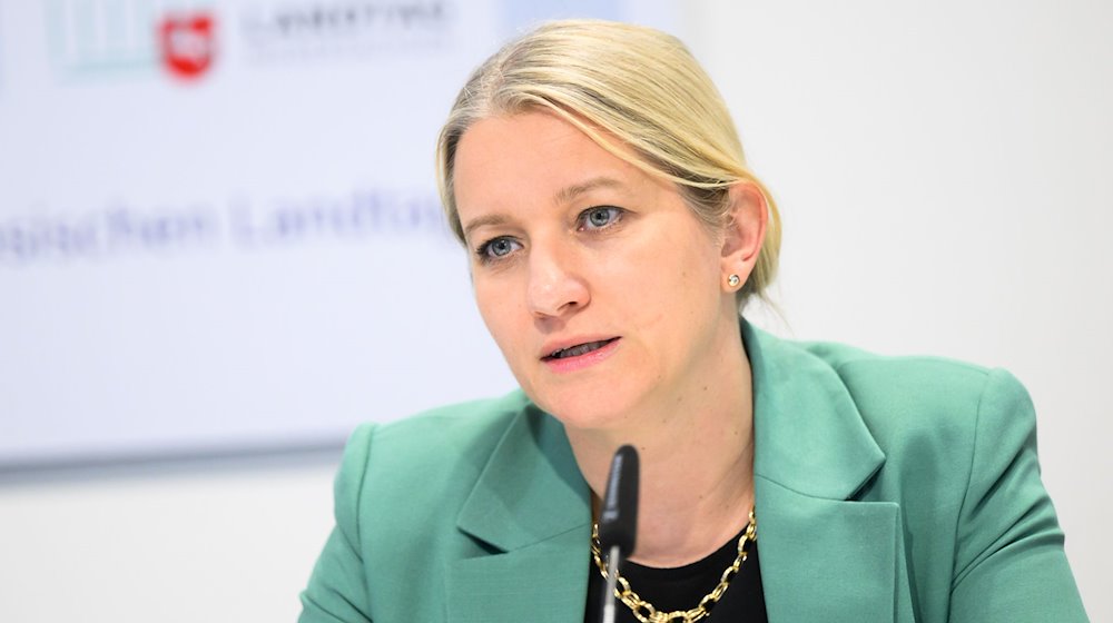 Kathrin Wahlmann (SPD), Justizministerin Niedersachsen, spricht bei einer Kabinettspressekonferenz. / Foto: Julian Stratenschulte/dpa