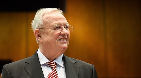 Martin Winterkorn, ehemaliger Vorstandsvorsitzender der Volkswagen AG, steht in der Stadthalle Braunschweig. / Foto: Julian Stratenschulte/dpa