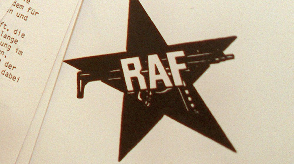 Ein Symbold der RAF auf einem Schreiben der Rote Armee Fraktion (RAF). / Foto: Tim Brakemeier/dpa/Archivbild