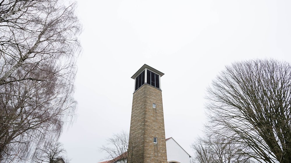 Blick auf die Evangelisch-lutherische König-Christus Kirche Oesede. / Foto: Friso Gentsch/dpa