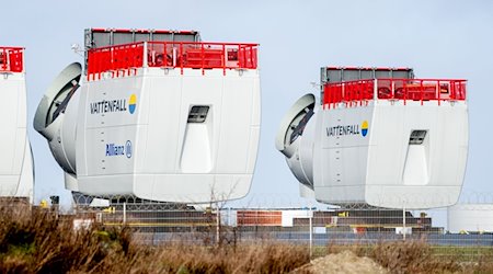 Montierte Gondeln für Windkraftanlagen auf See stehen auf dem Gelände von Siemens Gamesa. / Foto: Hauke-Christian Dittrich/dpa