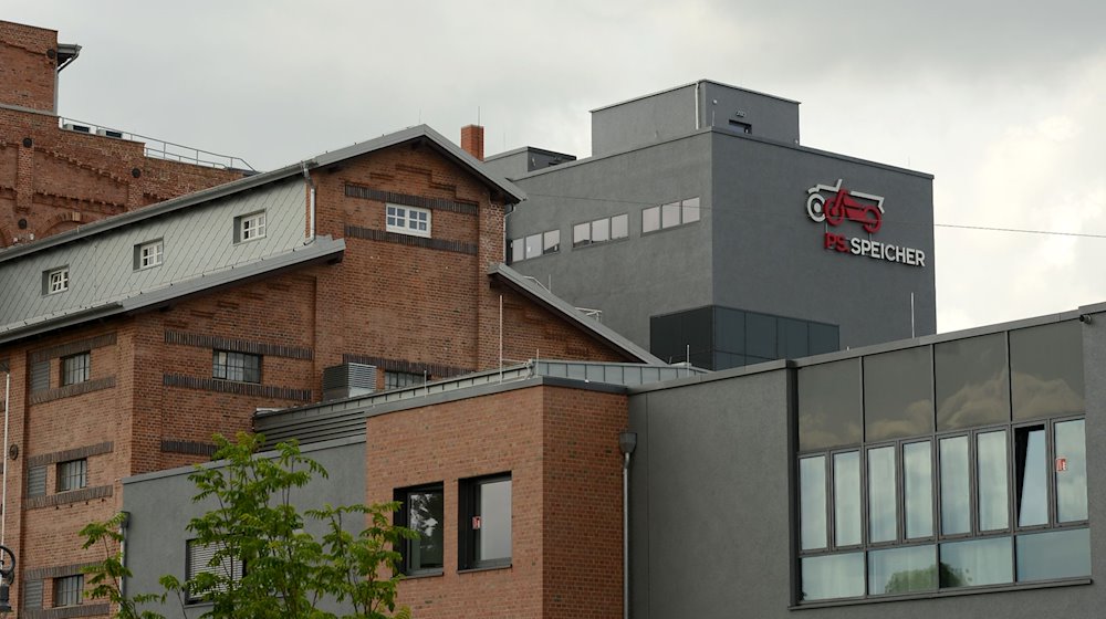 Der renovierten Speicher und das Nebengebäude der Ausstellungshalle PS-Speicher in Einbeck. / Foto: Swen Pförtner/dpa/Archivbild