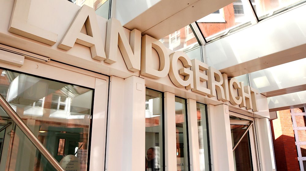 Der Eingangsbereich am Landgericht Münster. / Foto: Roland Weihrauch/dpa