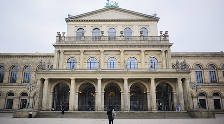Blick auf die Staatsoper in Hannover. / Foto: Julian Stratenschulte/dpa