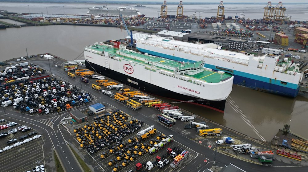 Das BLG Auto Terminal Bremerhaven aus der Luft. / Foto: Lars Penning/dpa