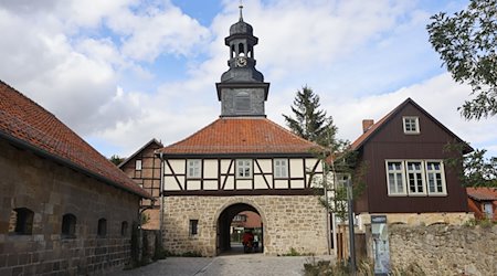 Blick auf das Torhaus im Kloster Michaelstein. Das beliebte Ausflugsziel ist eine ehemalige Zisterzienser-Abtei. / Foto: Matthias Bein/dpa/Archivbild