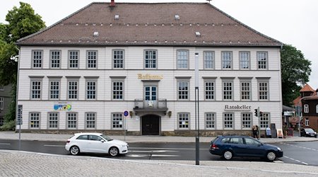 Außenansicht des Rathauses der Berg- und Universitätsstadt Clausthal-Zellerfeld. / Foto: Swen Pförtner/dpa